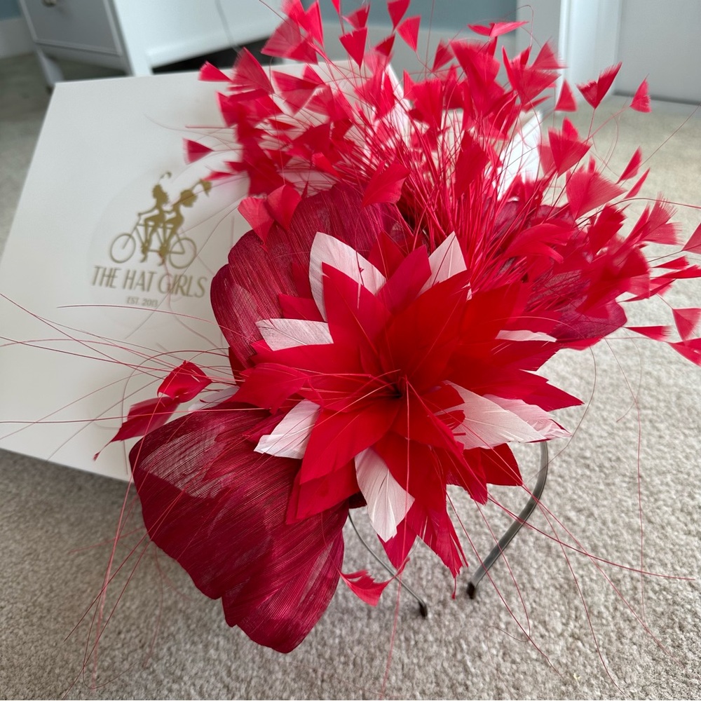 Red Fascinator by The Hat Girls 🌹
